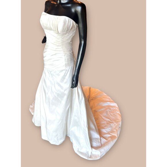 Ivory Raw Silk Strapless Sweetheart Neckline Wedding Gown - Picture 5 of 9